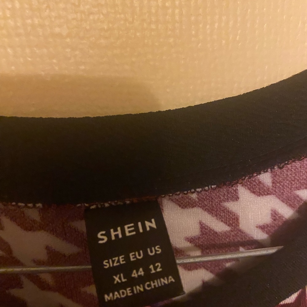 Shein Black and burgandy Houndstooth Top - Picture 2 of 3